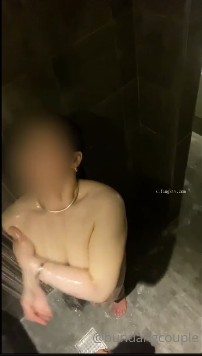 疯狂熟女骑乘，深喉颜射高潮吞精第一视角